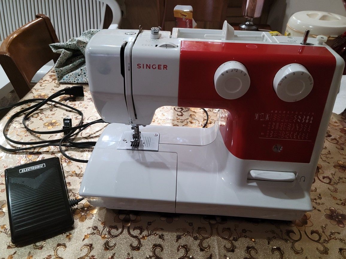 Singer  Machine  For Sale