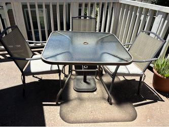 Patio set of 4 with umbrella base