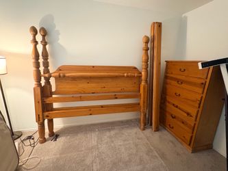 4 Post Queen Size bed w/dresser