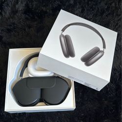 AirPod Maxes 