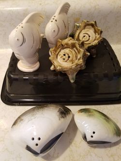 3 vintage salt and pepper shakers (M1)