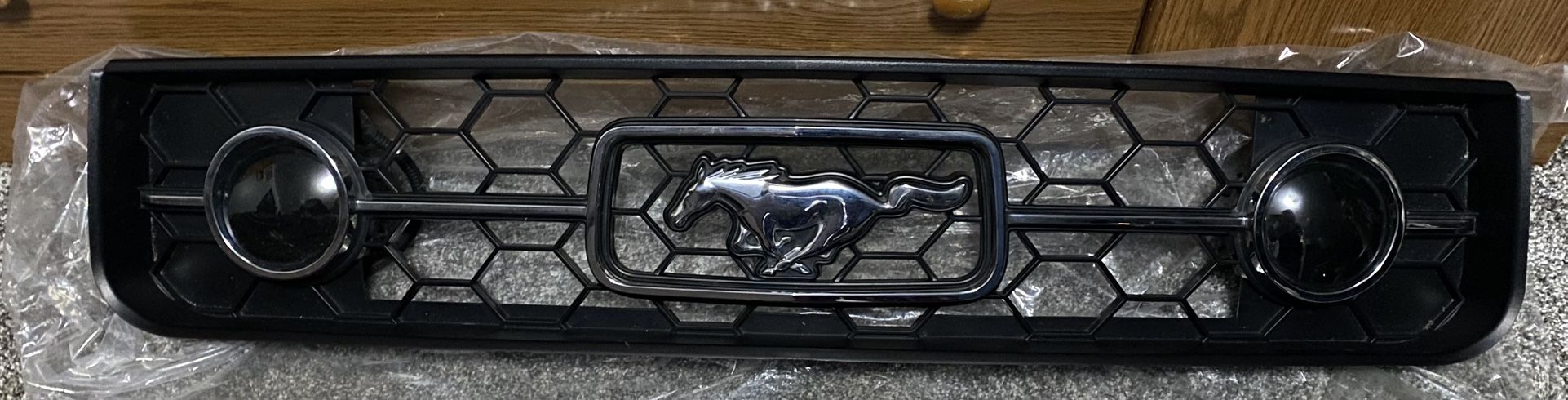 OEM 05-09 Ford Mustang v6 Pony Package grille