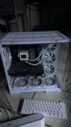 Pc keyboard and mouse with speaker