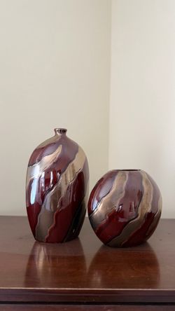 Set of 2 vases