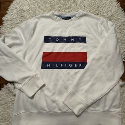 Tommy Hilfiger Men's Long Sleeve Big Logo FLAG Crewneck Fleece Sweatshirt XL  Unused but there’s flaws as seen in the last picture (there’s black stai