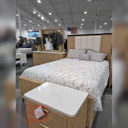 4 Pieces Natural wood Finish King & Queen Size bed set