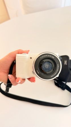 Sony Alpha a5100 Mirrorless Camera + 16–50mm Lens – White – Excellent Condition 📸