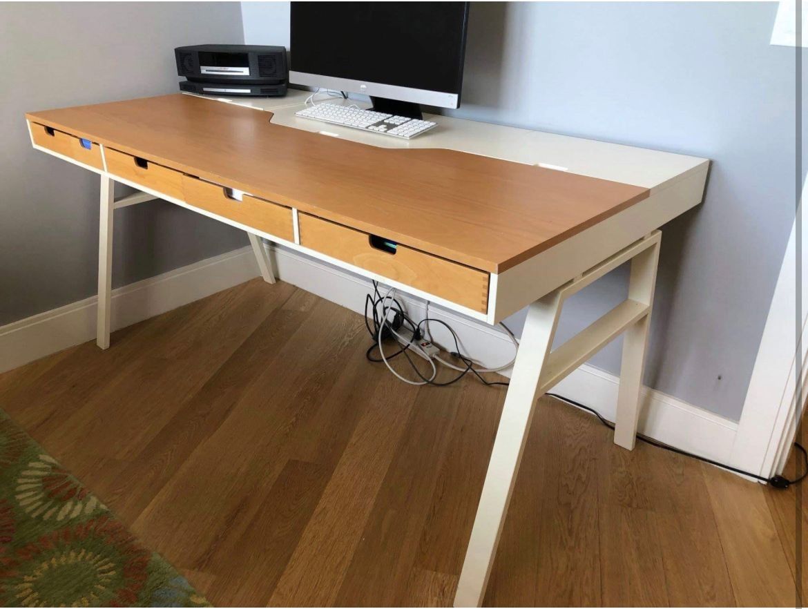 Compact Computer Desk With Multiples Stores