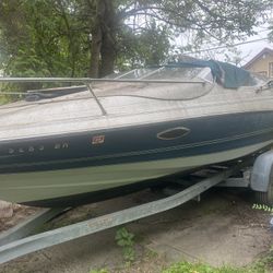 Bayliner Capri boat 