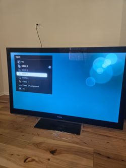 SONY BRAVIA 60" in very good condition
