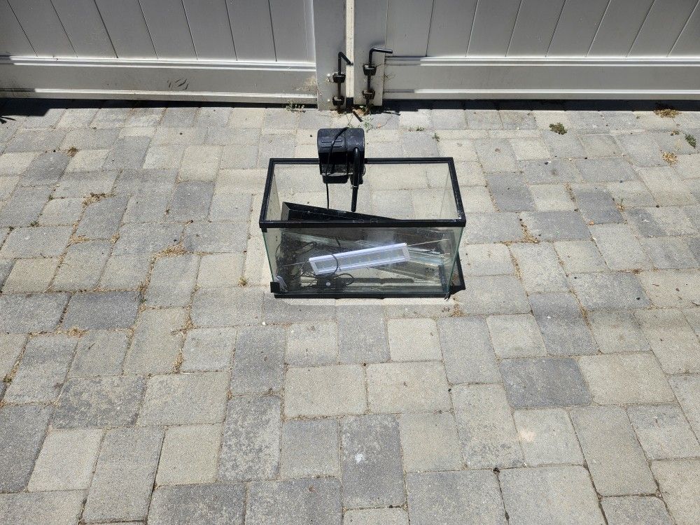 10 Gallon Fish Tank $40