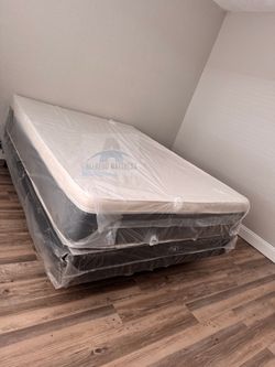 Queen mattress pillow top set with box spring (2pc - new)