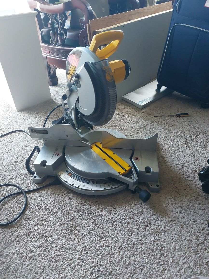 Dewalt Saw