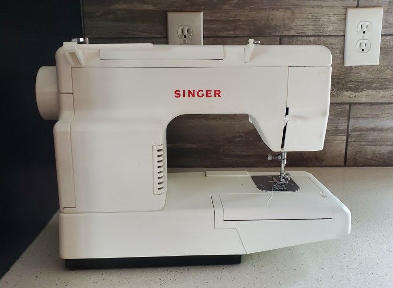 Singer 5050C Sewing Machine for Sale in Moreno Valley, CA - OfferUp