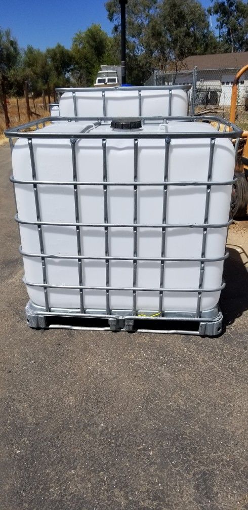 IBC Tote 275 Gallon Water Tank