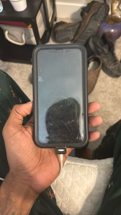 I Phone 11 Cracked Screen