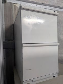 FIRE PROOF FILE CABINET