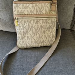 Micheal Kors Cross Body Bag