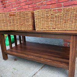 Coffee table with rattan baskets