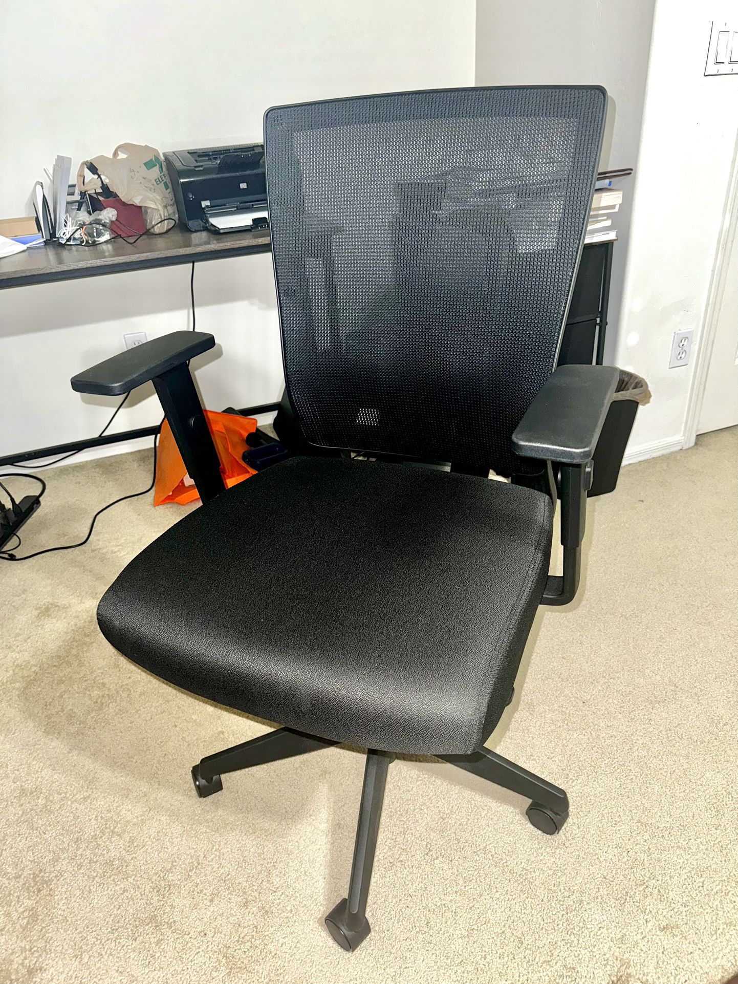 Black office rolling chair