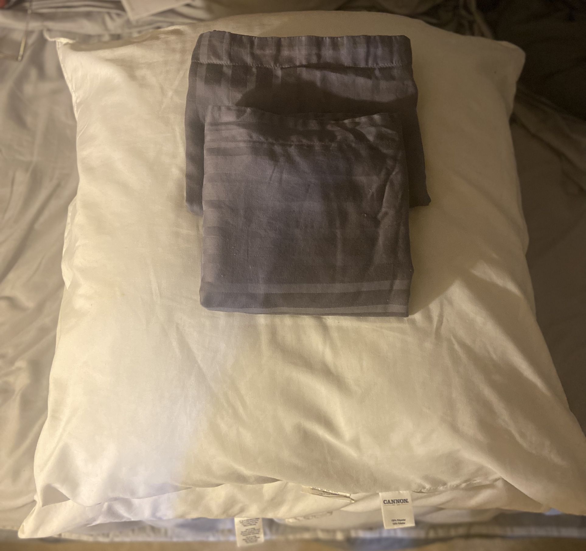 2 Euro Pillow And 2 Liz Claiborne Shams