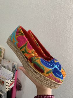 Embroiled outside MADE BY HAND inside W LEATHER SIZE 7 mexican sandals