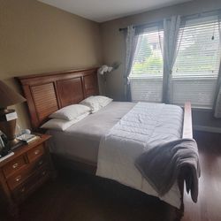 King Size Bed And Bedroom Set From Rooms To Go