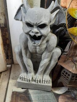 Cool resin gargoyle statue