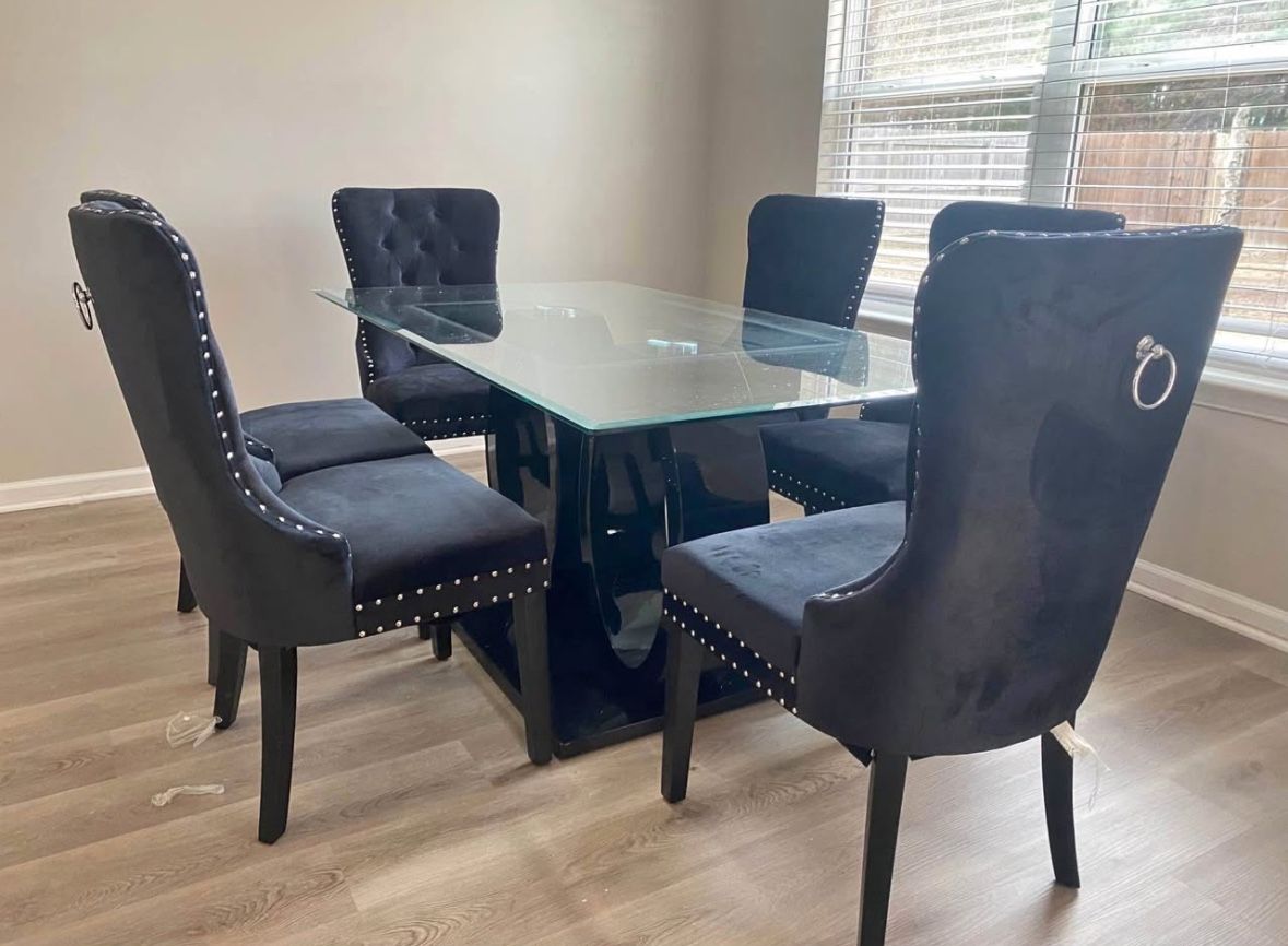 BRAND NEW BLACK DINING SET WITH GLASS TOP AND OVERSIZED UPHOLSTERED CHAIRS!!!