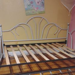 Girl Day Bed / Special 50 0/0 Off