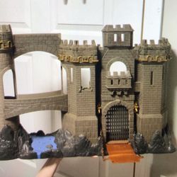 Medival huge castle play set Movable Bridge And Gates