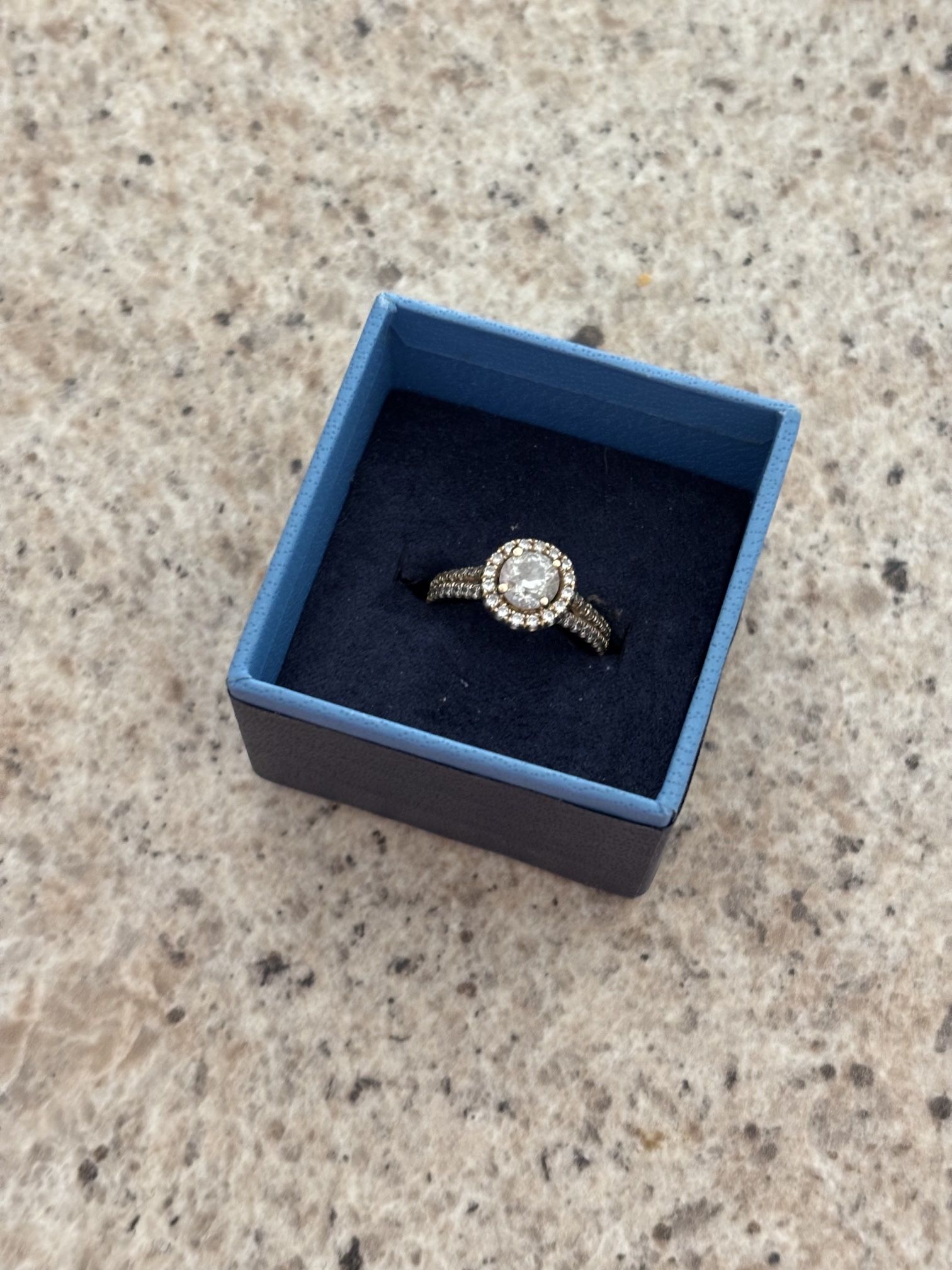 1 Carot Diamond Center And 1 Carot On Diamond Band