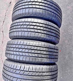 Set 225/65-17 Michelin con el 80% de vida