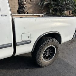 2000 tundra part out