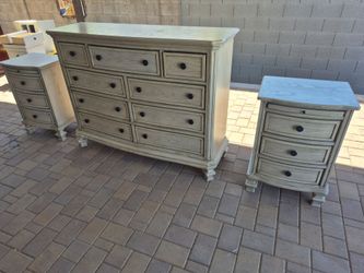 MILLENNIUM by ASHLEY// 9 DRAWERS DRESSER & TWO NIGHTSTAND WITH 3 DRAWERS & USB PORT