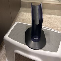 Dyson Airstrait stand