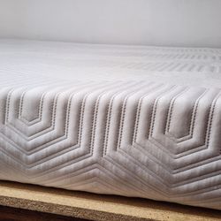 Queen Size Mattress Excellent Condition 