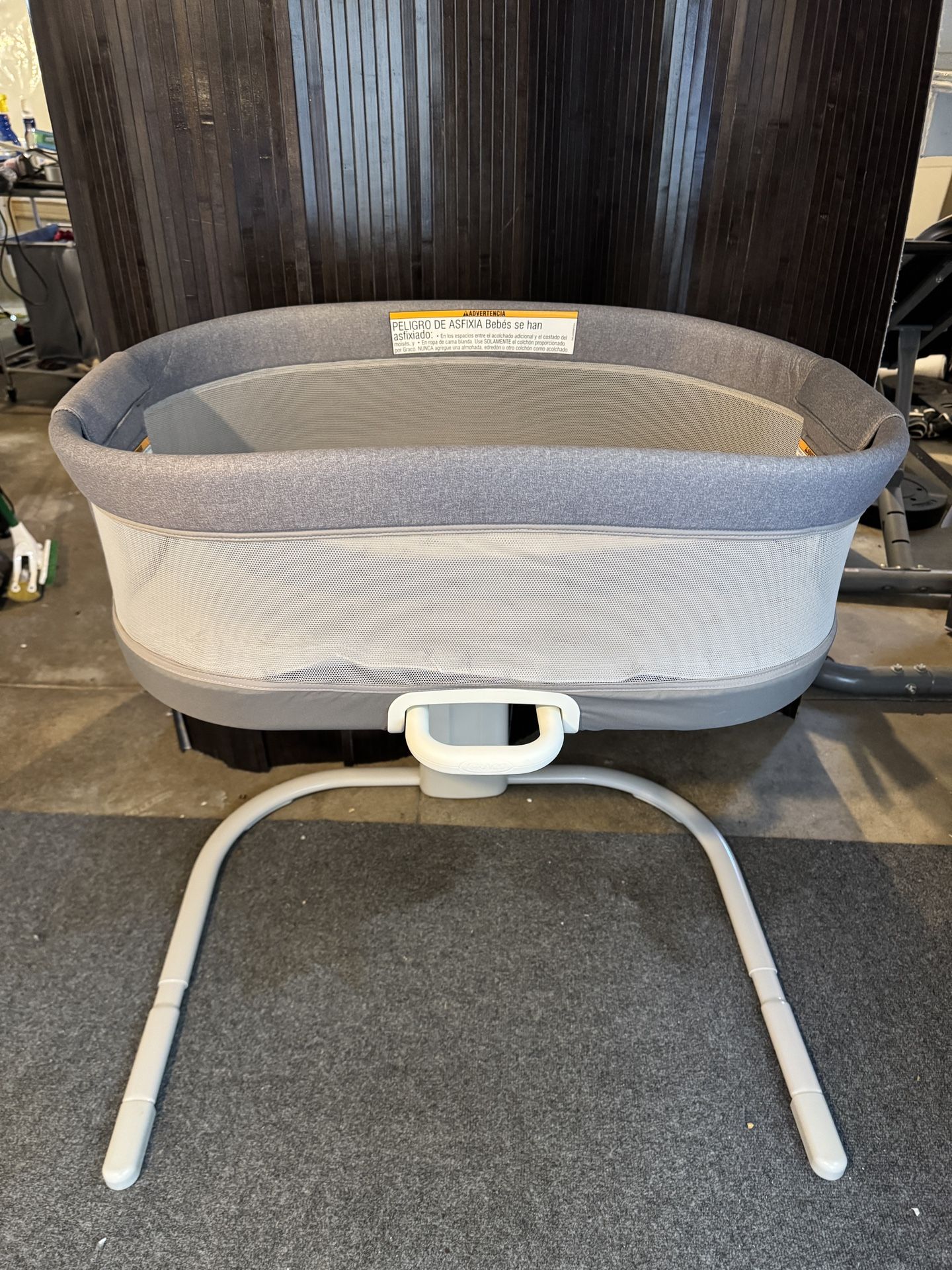 Graco DreamMore Bedside Bassinet Deluxe with Calming Motion