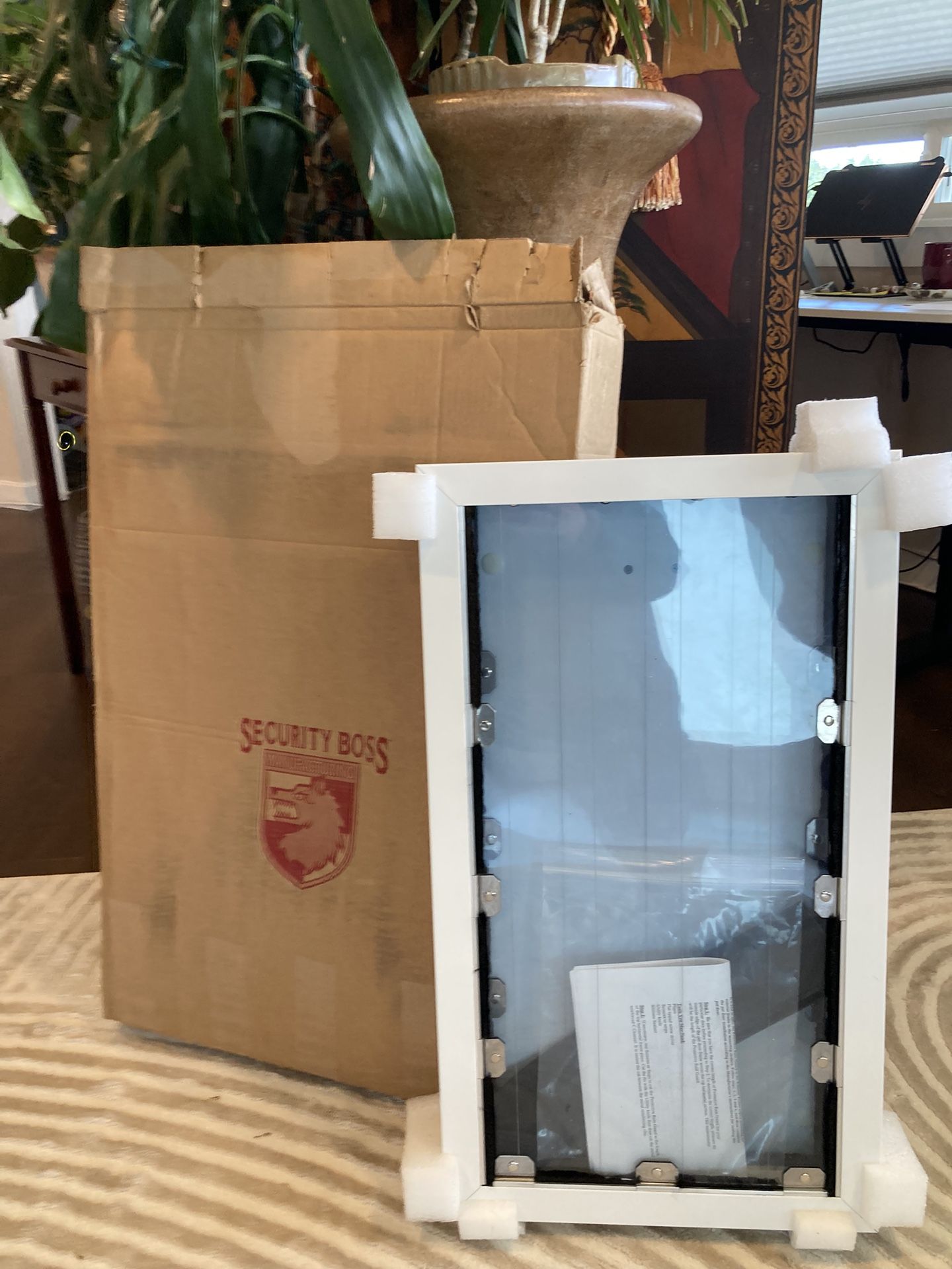 NEW IN BOX: Security Boss Dog Door (15 by 24)