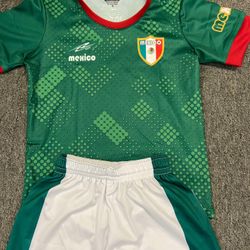 Uniformes de Niño y niña de Mexico