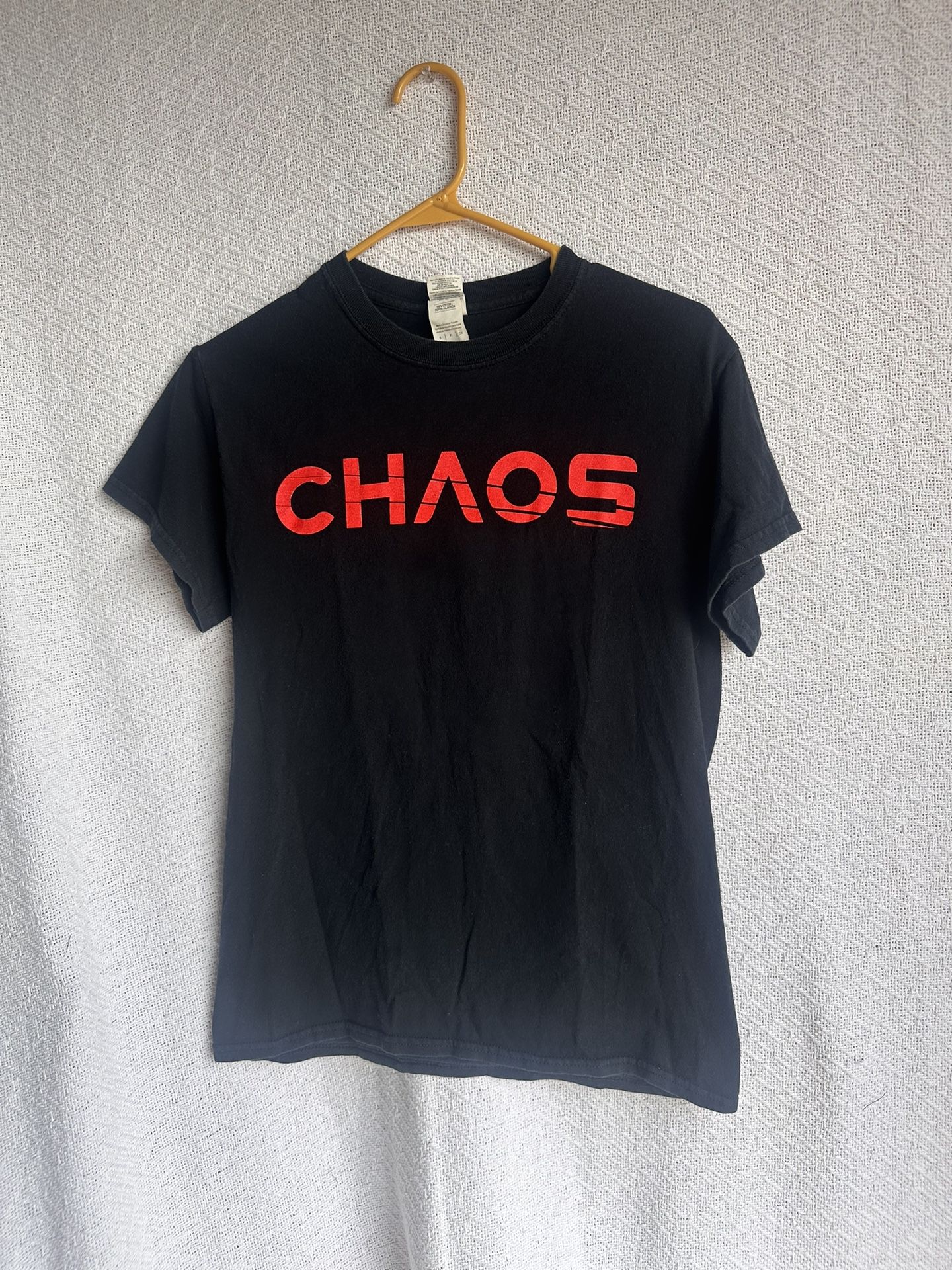 Gildan Chaos men small black shirt