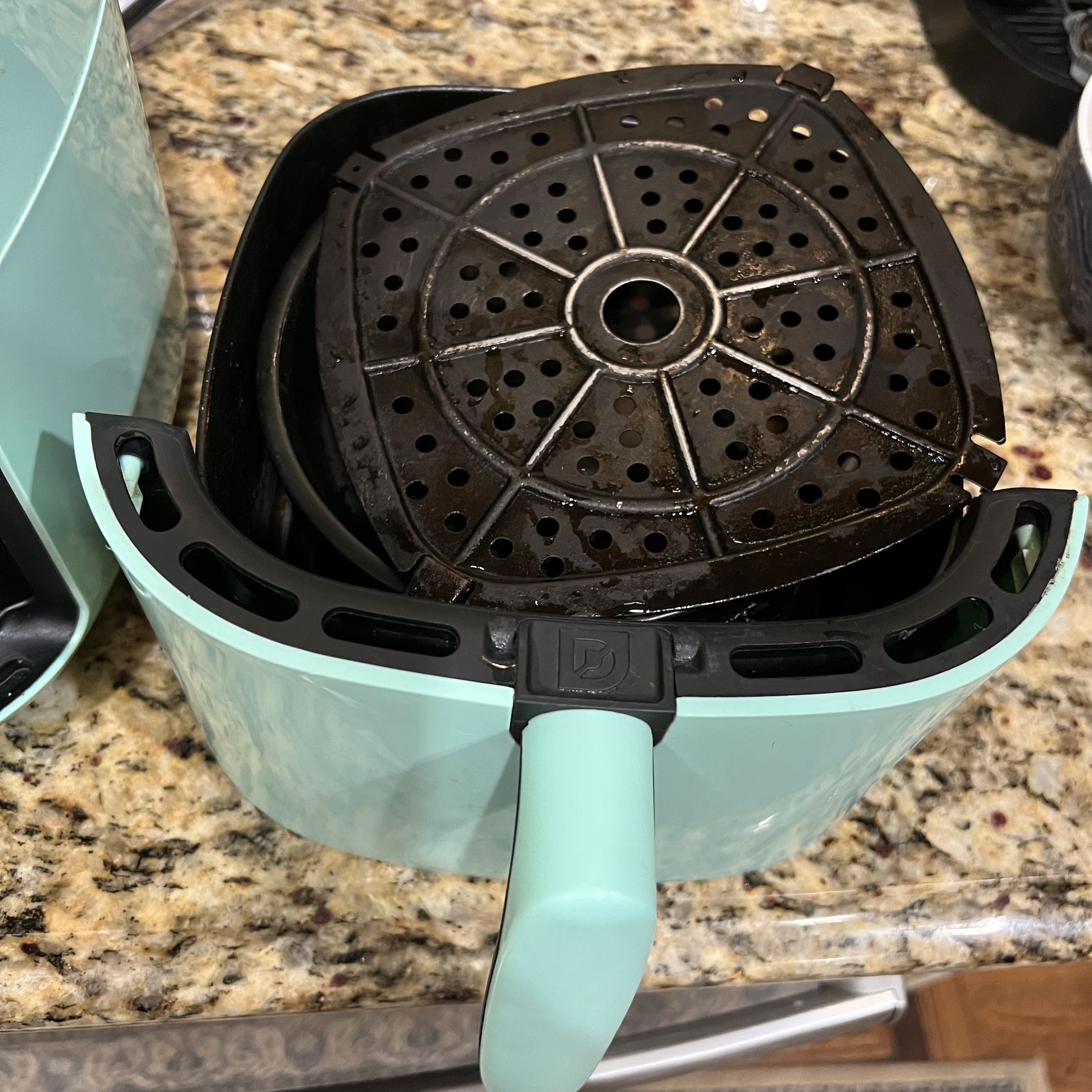 DASH Tasti-Crisp Electric Air Fryer Oven Cooker #1094 for Sale in  Murfreesboro, TN - OfferUp