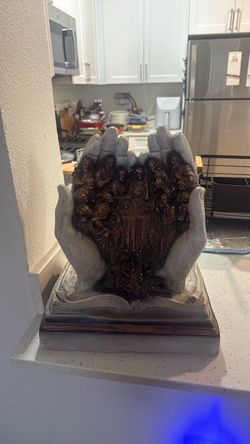 Religious Last Supper Hands Figurine Statue