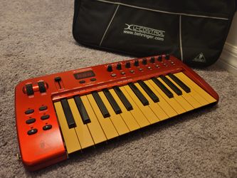 Behringer UMA25S MIDI Controller Keyboard + Audio Interface - With Bag!