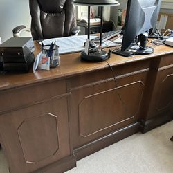 Executive Office Desk - Myrtle Desk manufacturer 