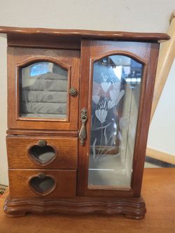 Vintage wooden jewelry box