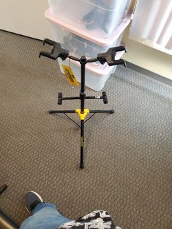 Hercules Dual Guitar Stand With Auto Grip