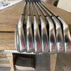 Titleist T100S Left Handed Iron Set (4-PW) Steelfiber Stiff Flex