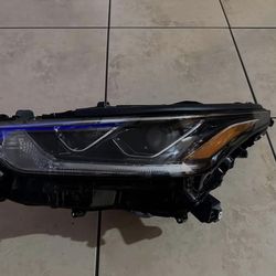 Toyota Highlander Headlight