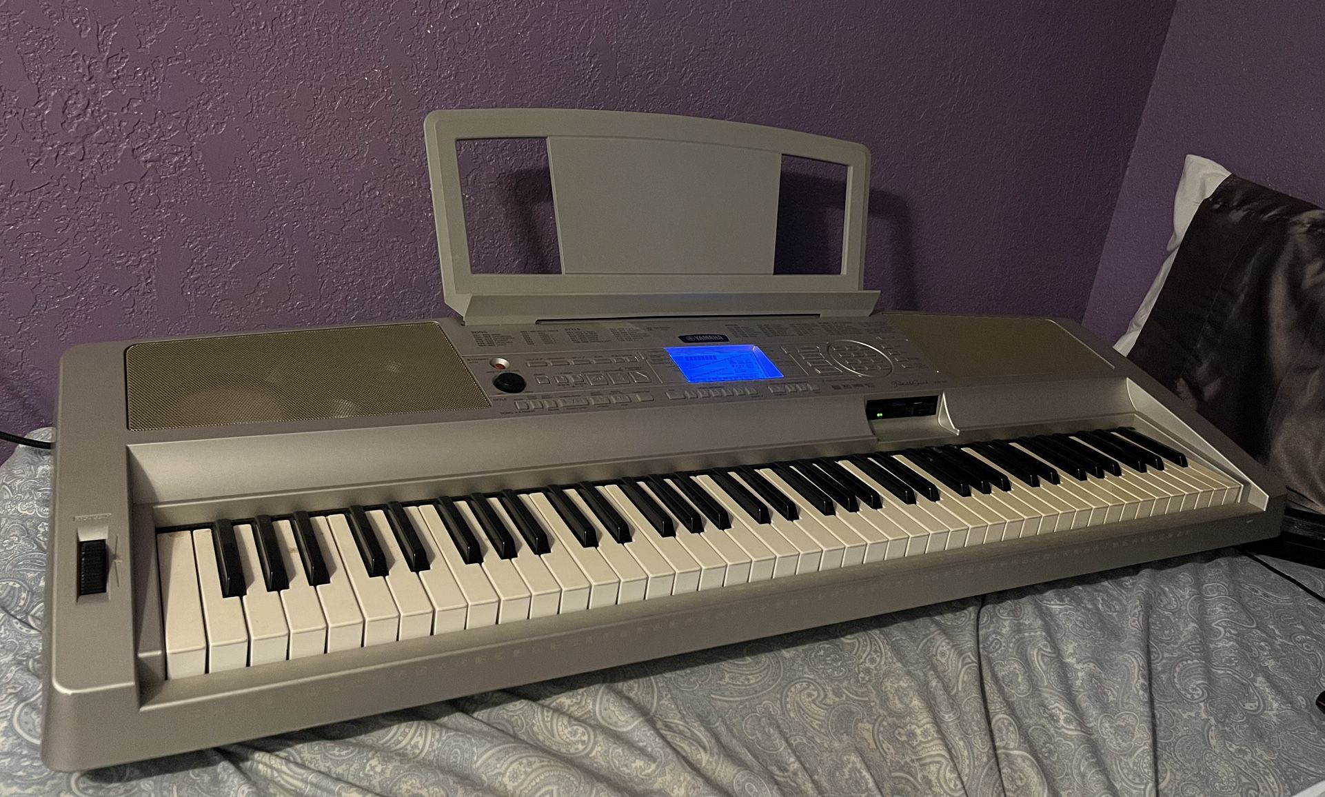 Yamaha DGX-300 Portable Grand Keyboard โ 76-Key Digital Piano
